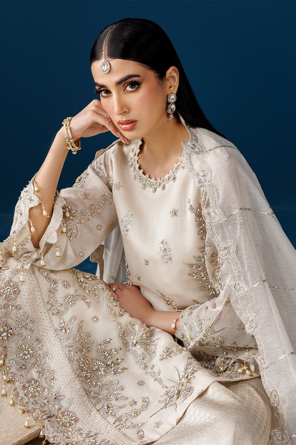 Alizeh - Af-Nhm-2279-Swan