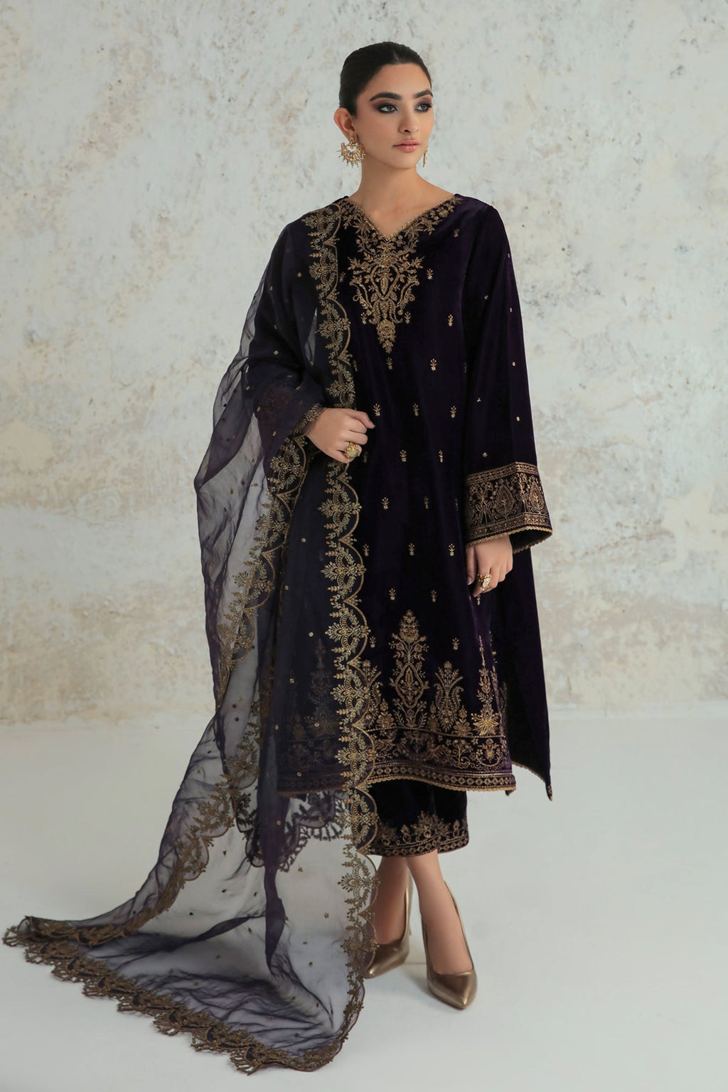 Baroque - Embroidered Velvet SF-239