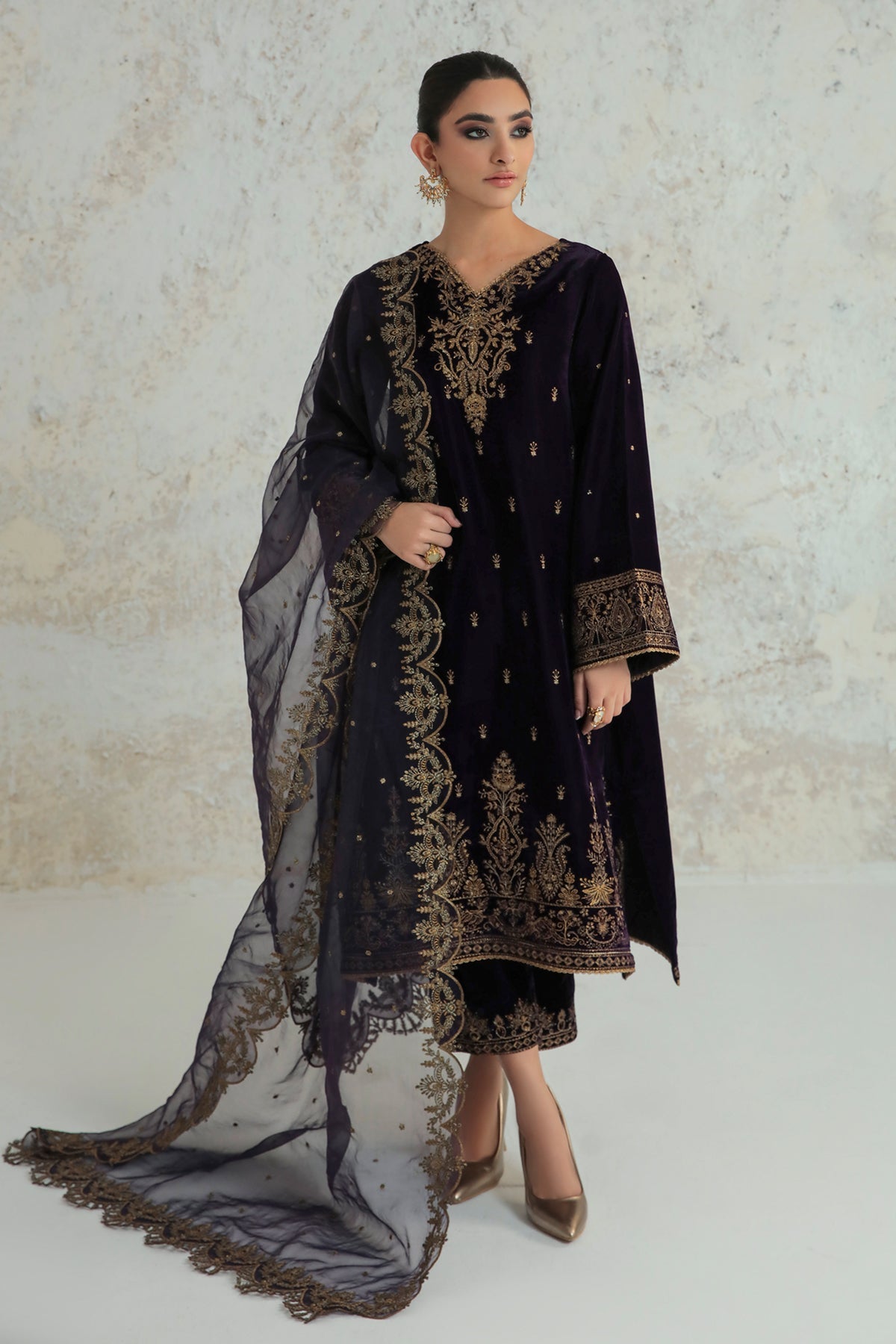 Baroque - Embroidered Velvet SF-239