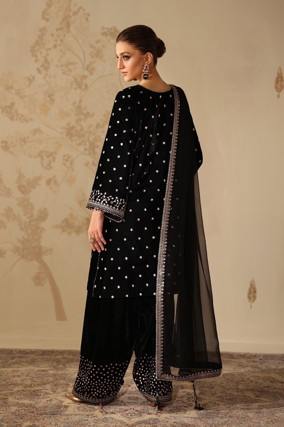 Baroque - Embroidered Velvet SF-4316