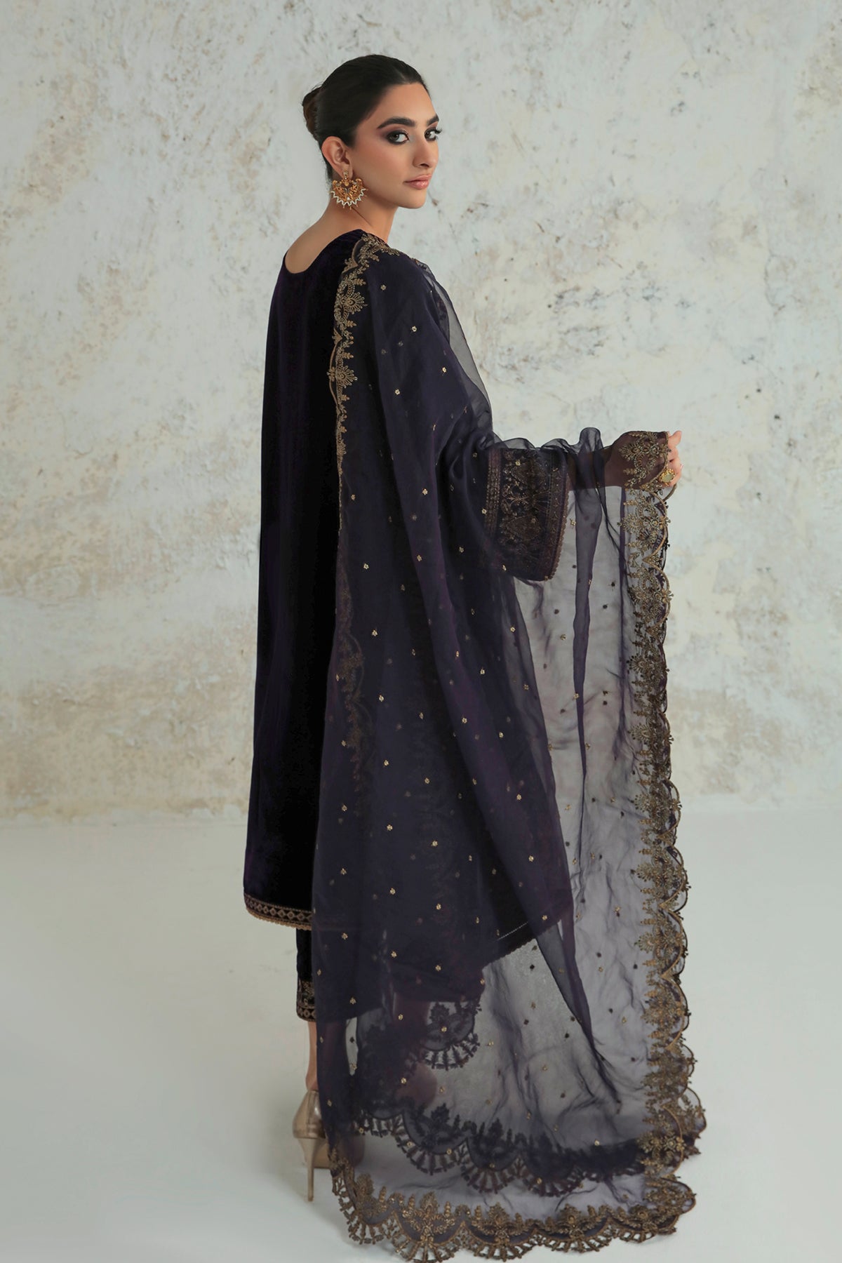 Baroque - Embroidered Velvet SF-239