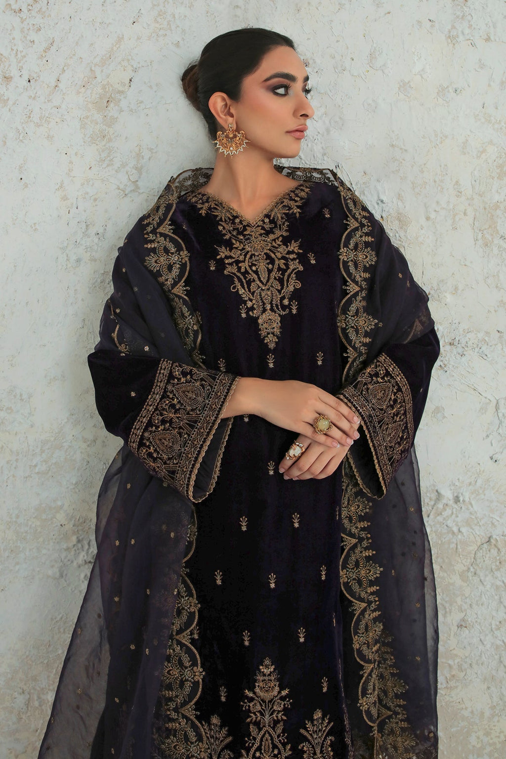 Baroque - Embroidered Velvet SF-239