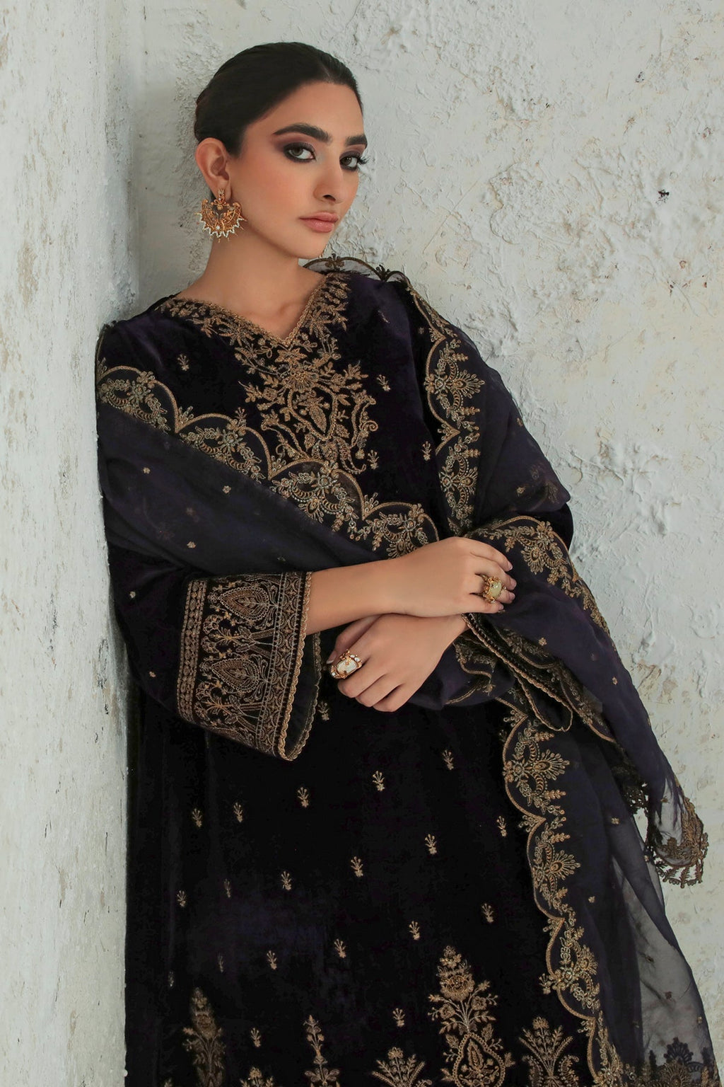 Baroque - Embroidered Velvet SF-239