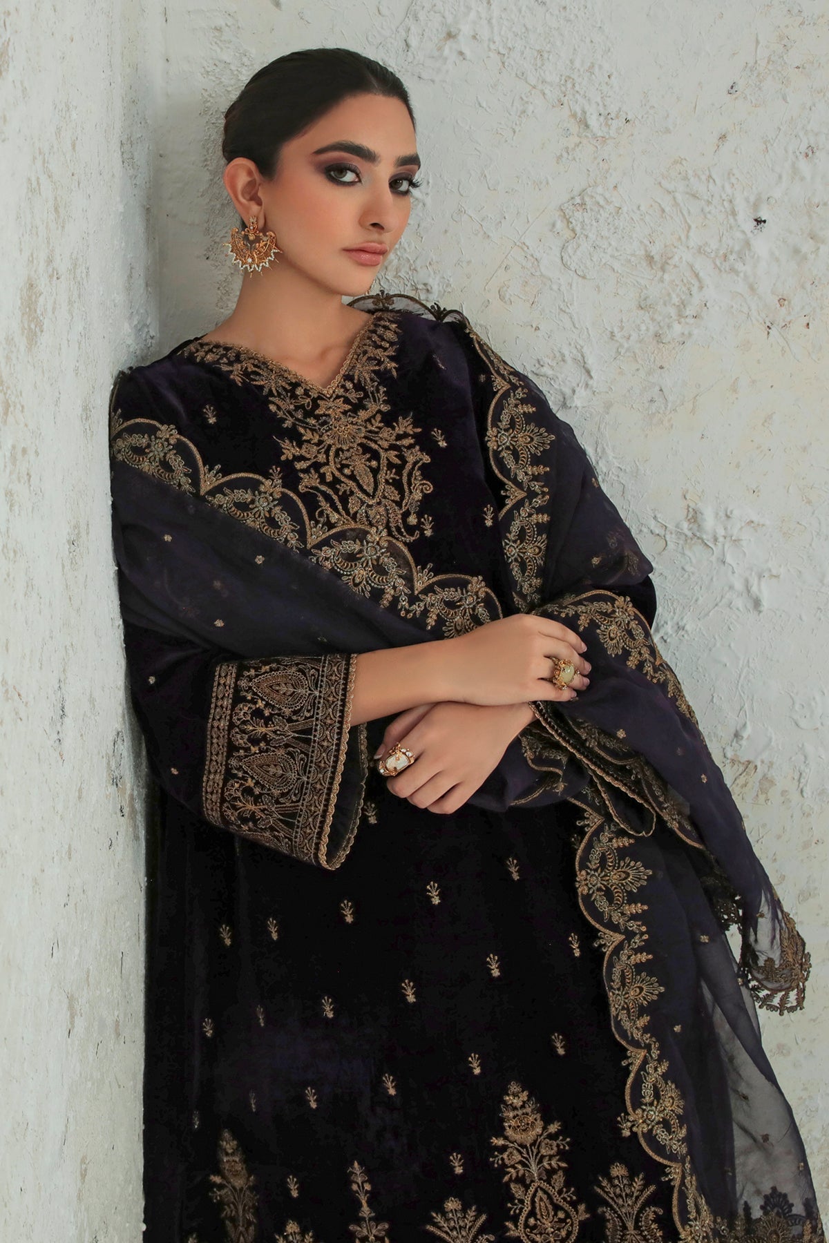 Baroque - Embroidered Velvet SF-239