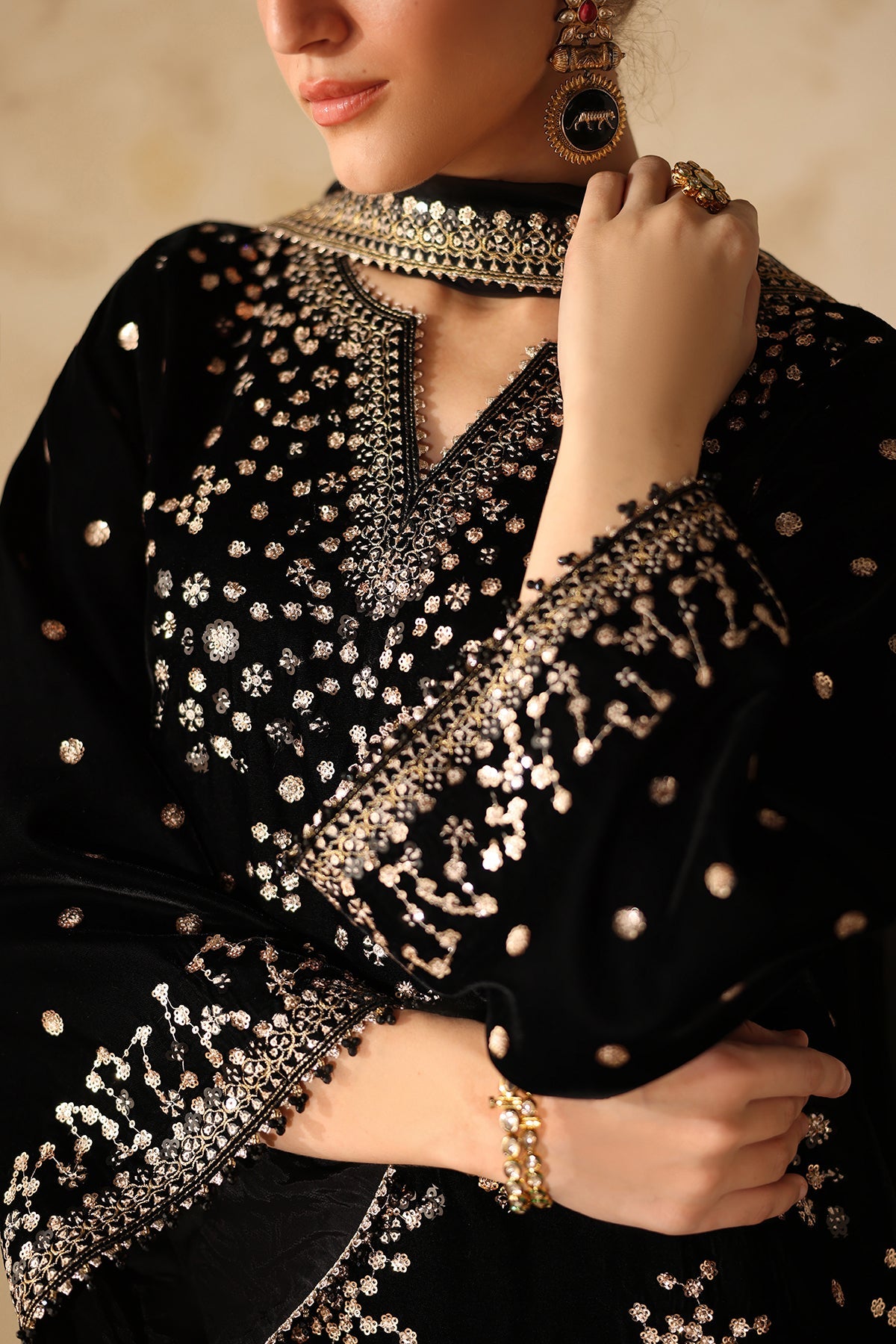 Baroque - Embroidered Velvet SF-4316