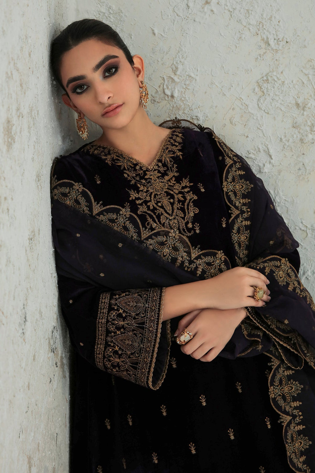 Baroque - Embroidered Velvet SF-239