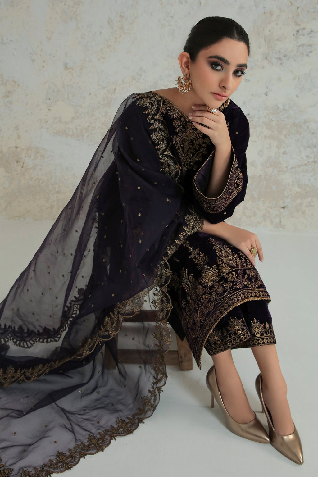 Baroque - Embroidered Velvet SF-239