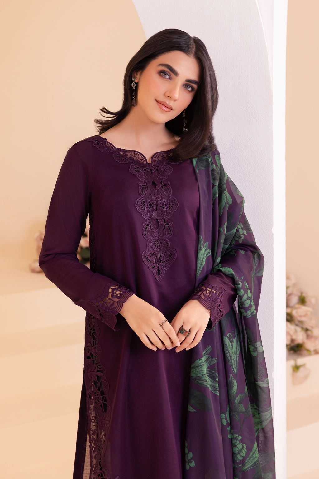 Iznik - Ue-257 Embroidered Lawn