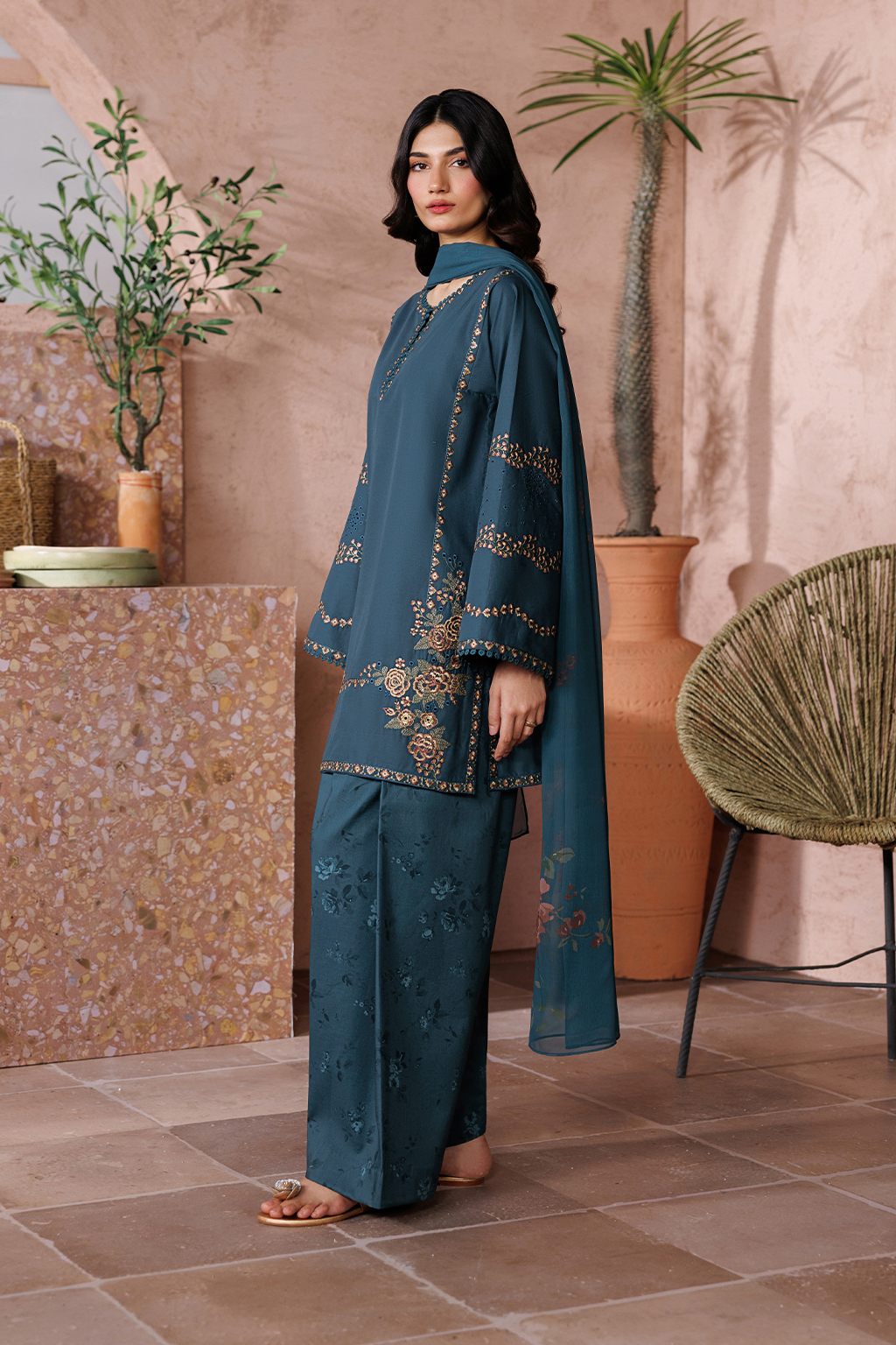 Iznik - Ue-701 Embroidered Lawn