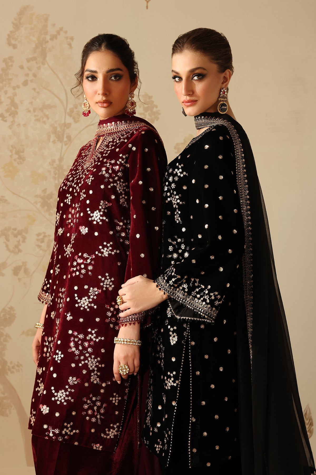 Baroque - Embroidered Velvet SF-4316
