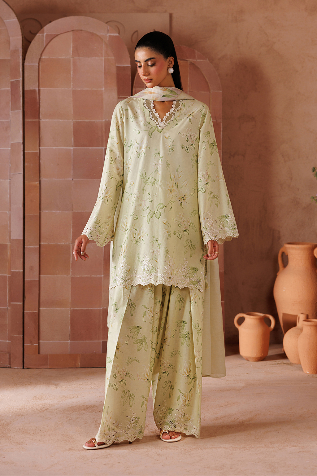 Iznik - Ue-707 Embroidered Lawn