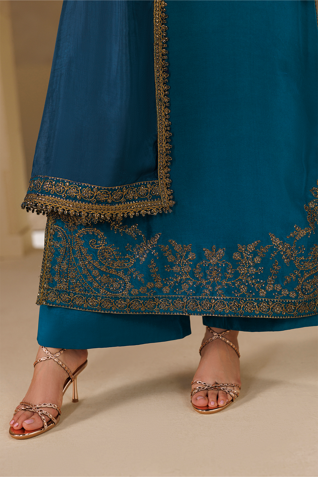 Iznik - Ue-731 Embroidered Ramen Silk