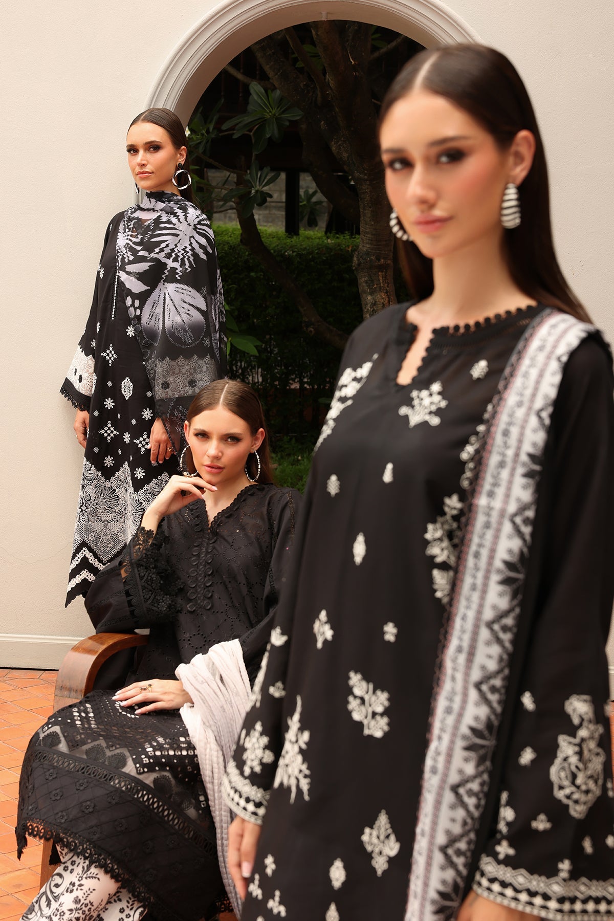 Baroque - Embroidered Lawn UF-4194