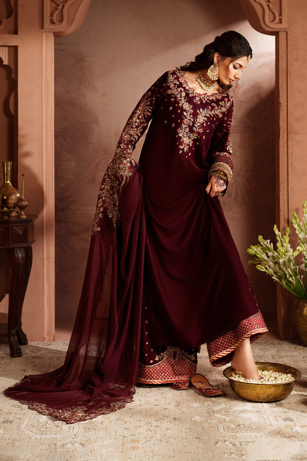 Iznik - Iv-55 Embroidered Velvet