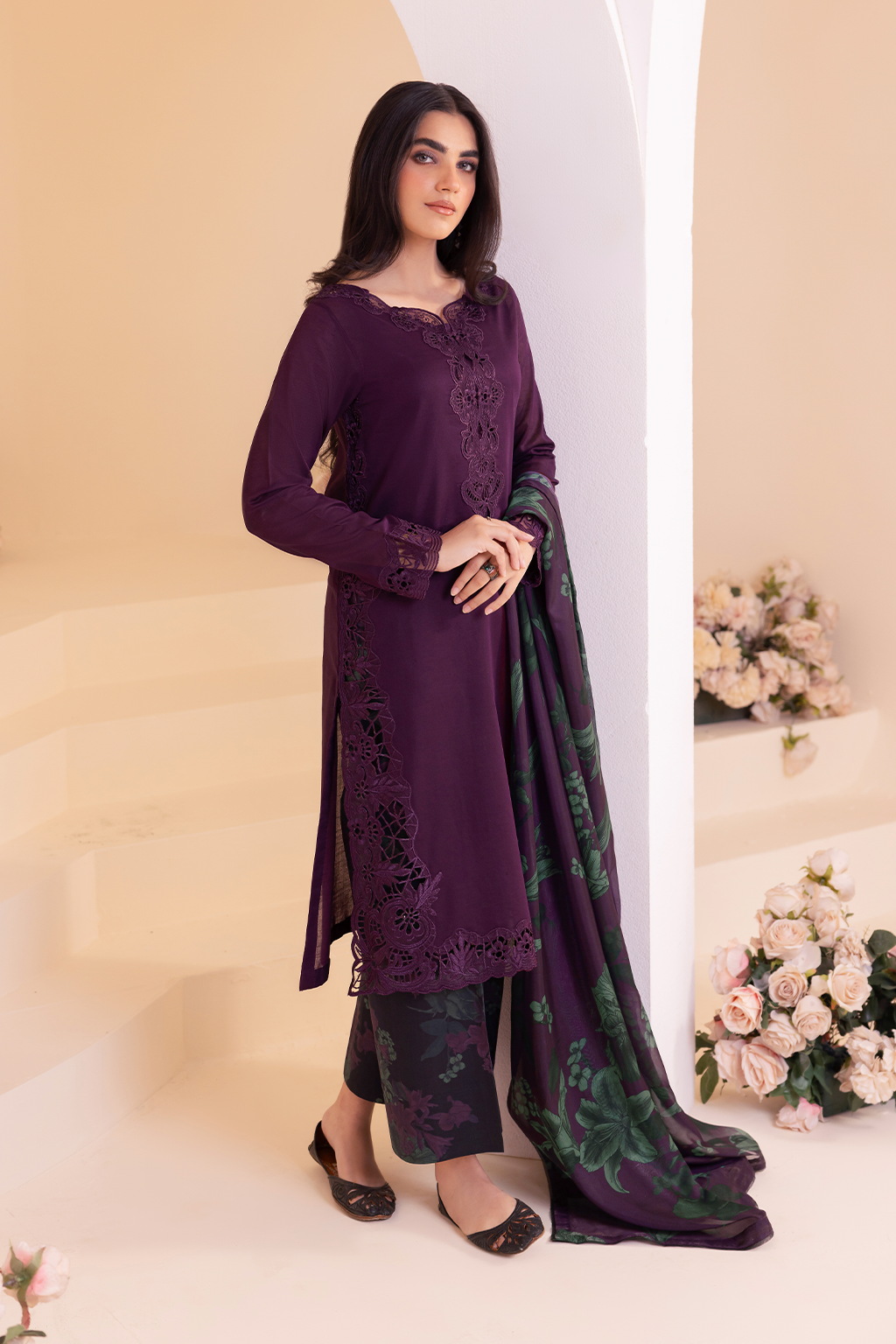 Iznik - Ue-257 Embroidered Lawn