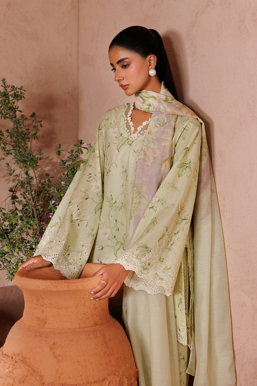 Iznik - Ue-707 Embroidered Lawn