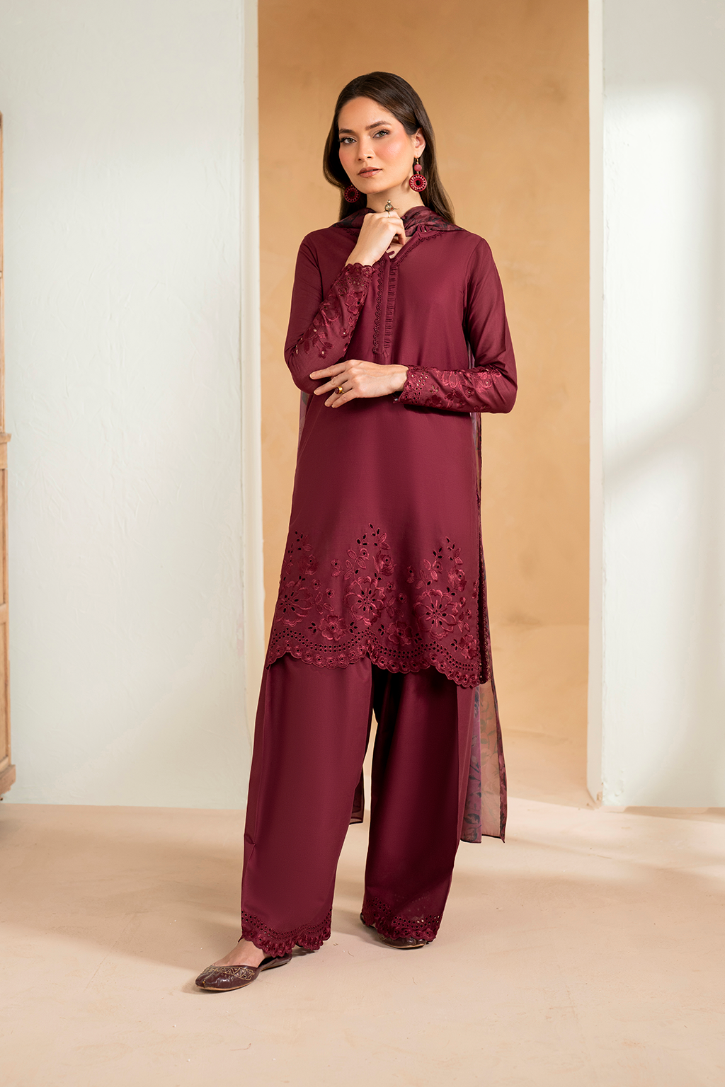 Iznik - Ue-484 Embroidered Lawn