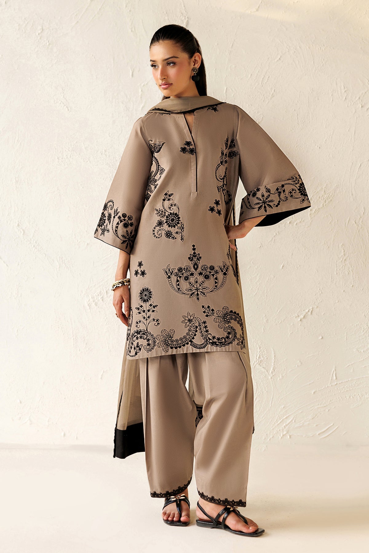 Baroque - Embroidered Lawn UF-4477