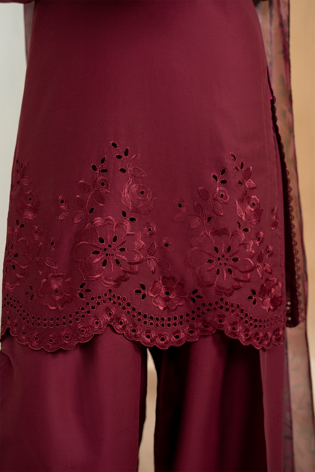 Iznik - Ue-484 Embroidered Lawn