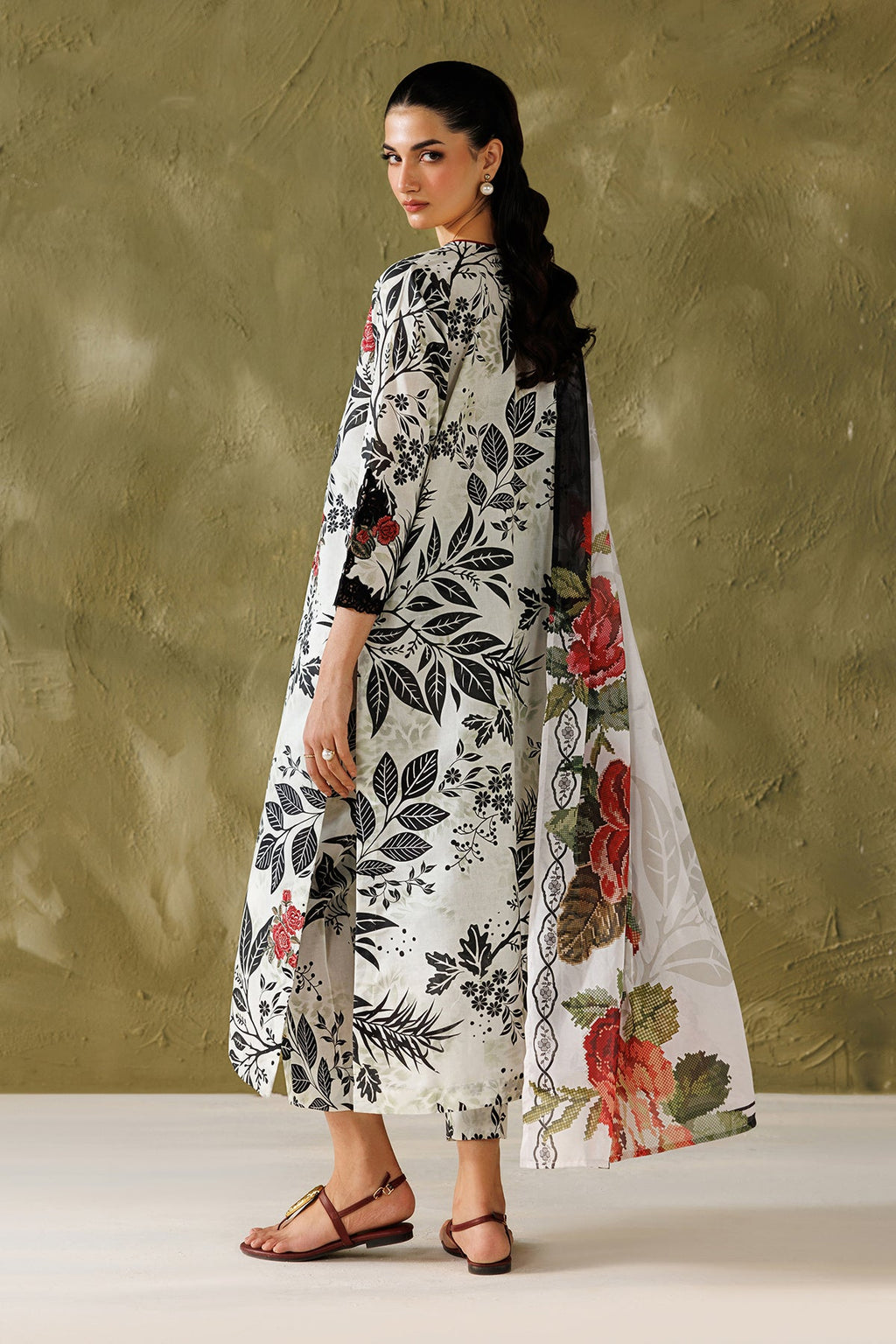 Baroque - Embroidered Lawn UF-4505