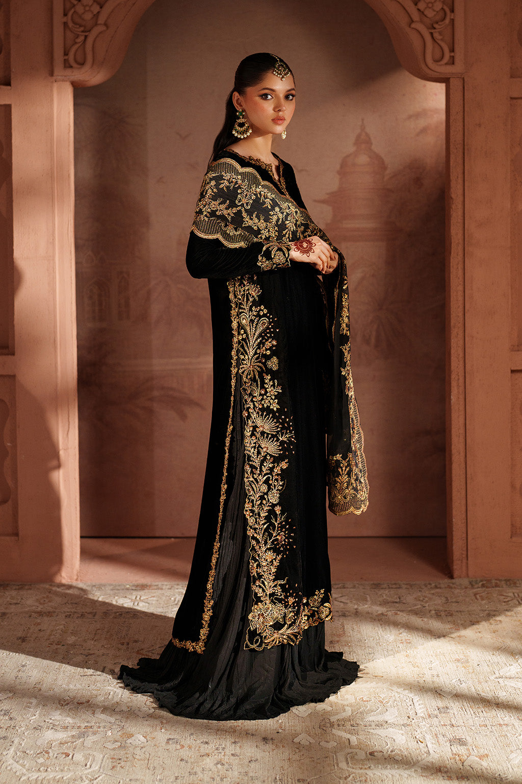 Iznik - Iv-62 Embroidered Velvet