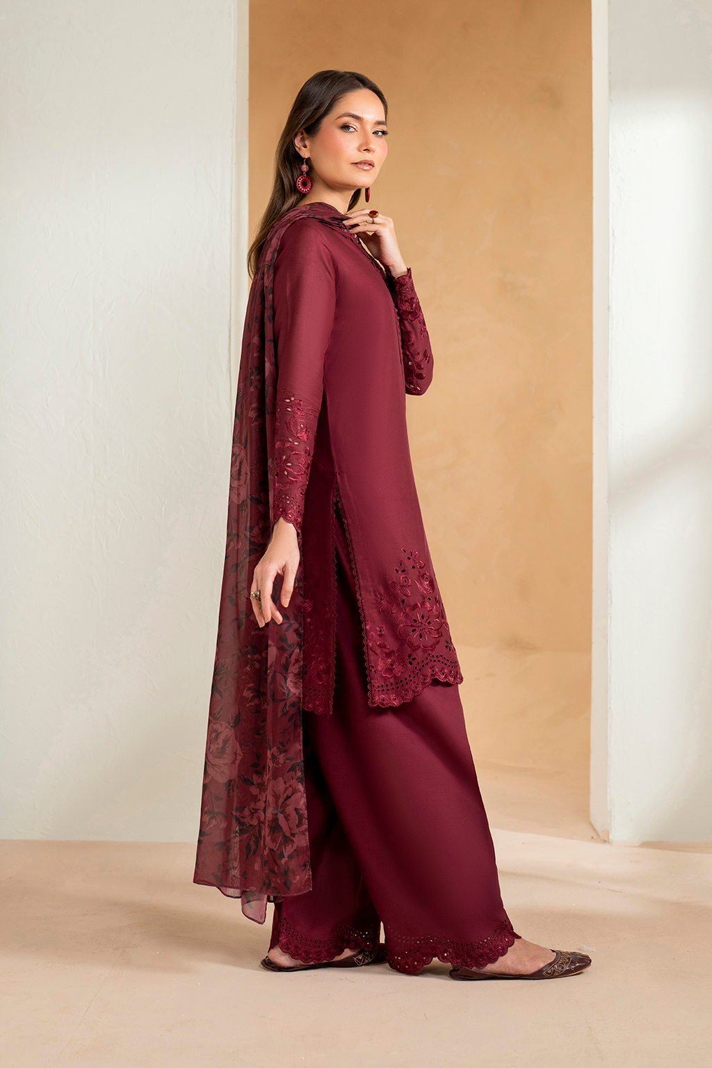 Iznik - Ue-484 Embroidered Lawn