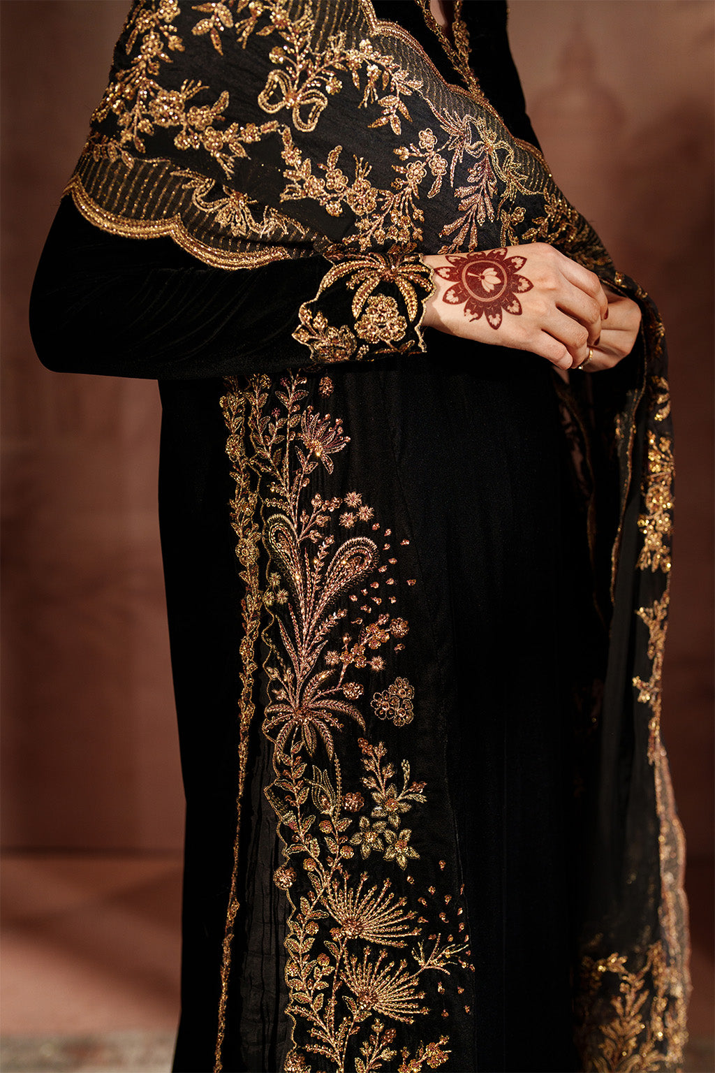 Iznik - Iv-62 Embroidered Velvet