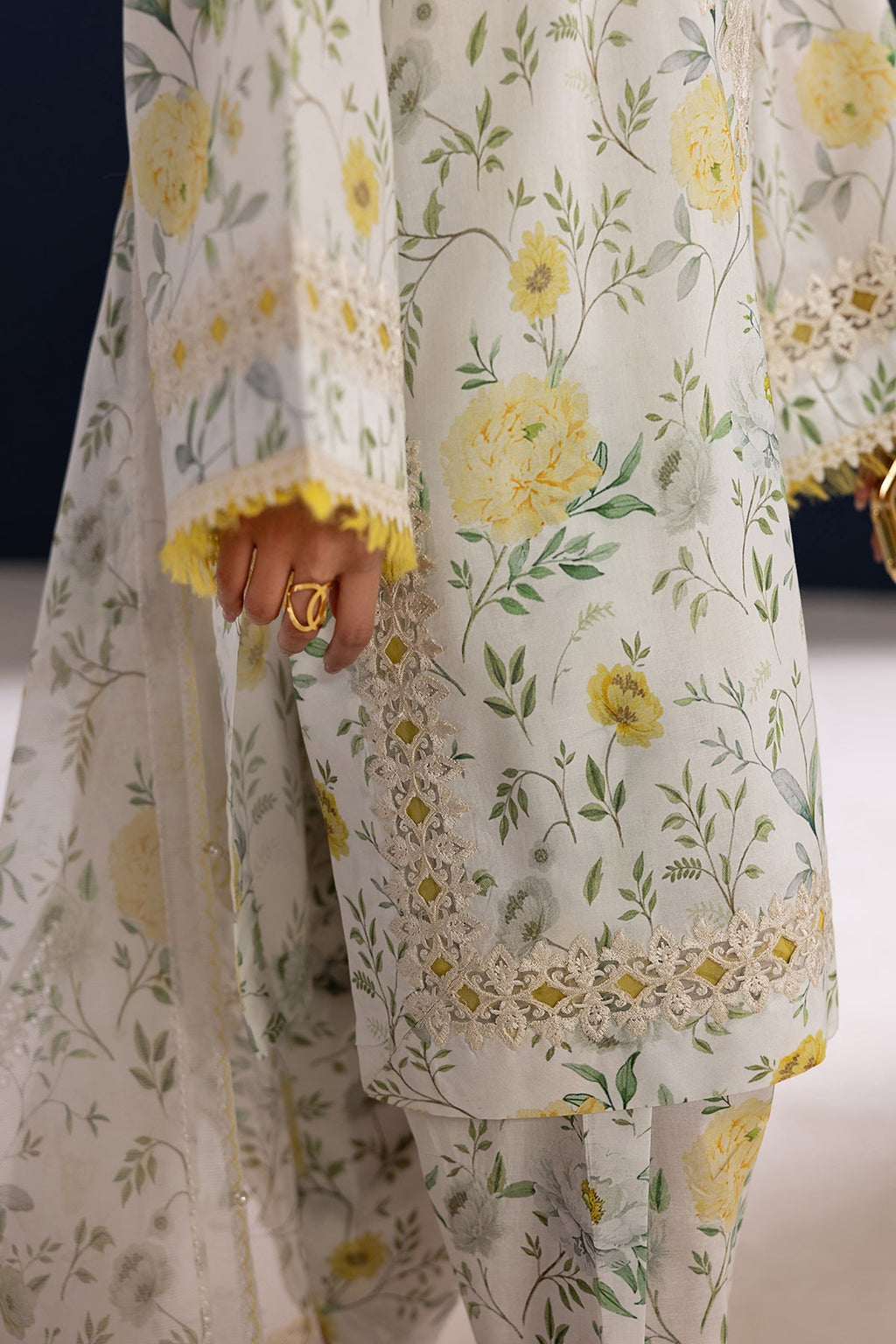 Baroque - Embroidered Lawn UF-4460