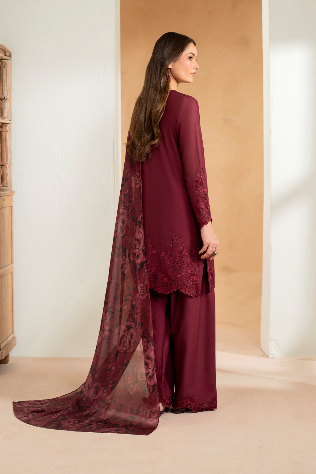 Iznik - Ue-484 Embroidered Lawn