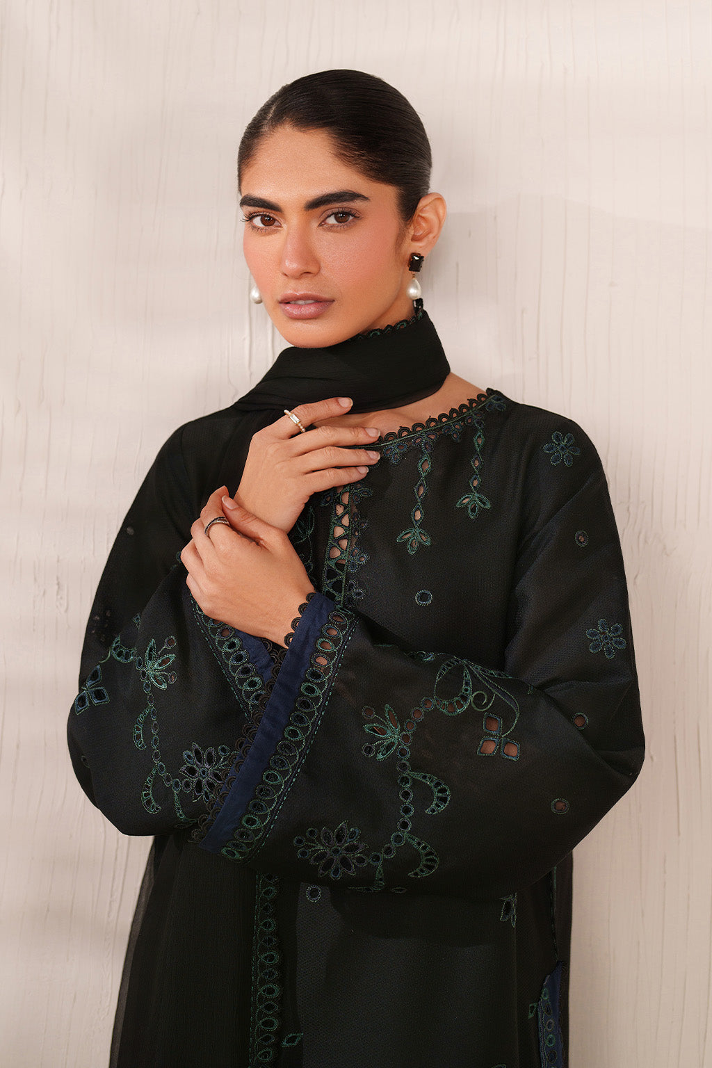 Iznik - Ue-628 Embroidered  Lawn