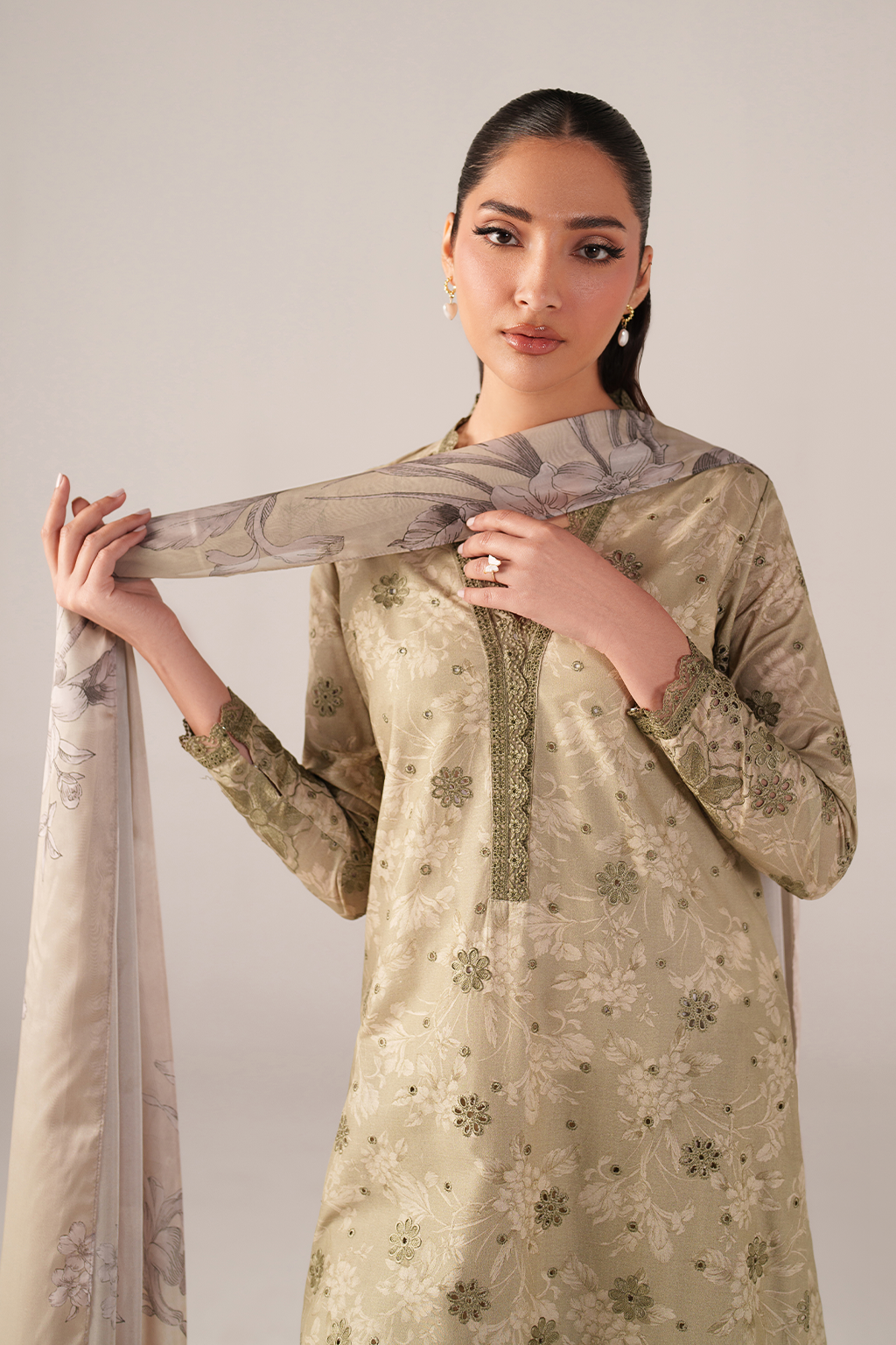 Iznik - Ss-07 Embroidered Lawn