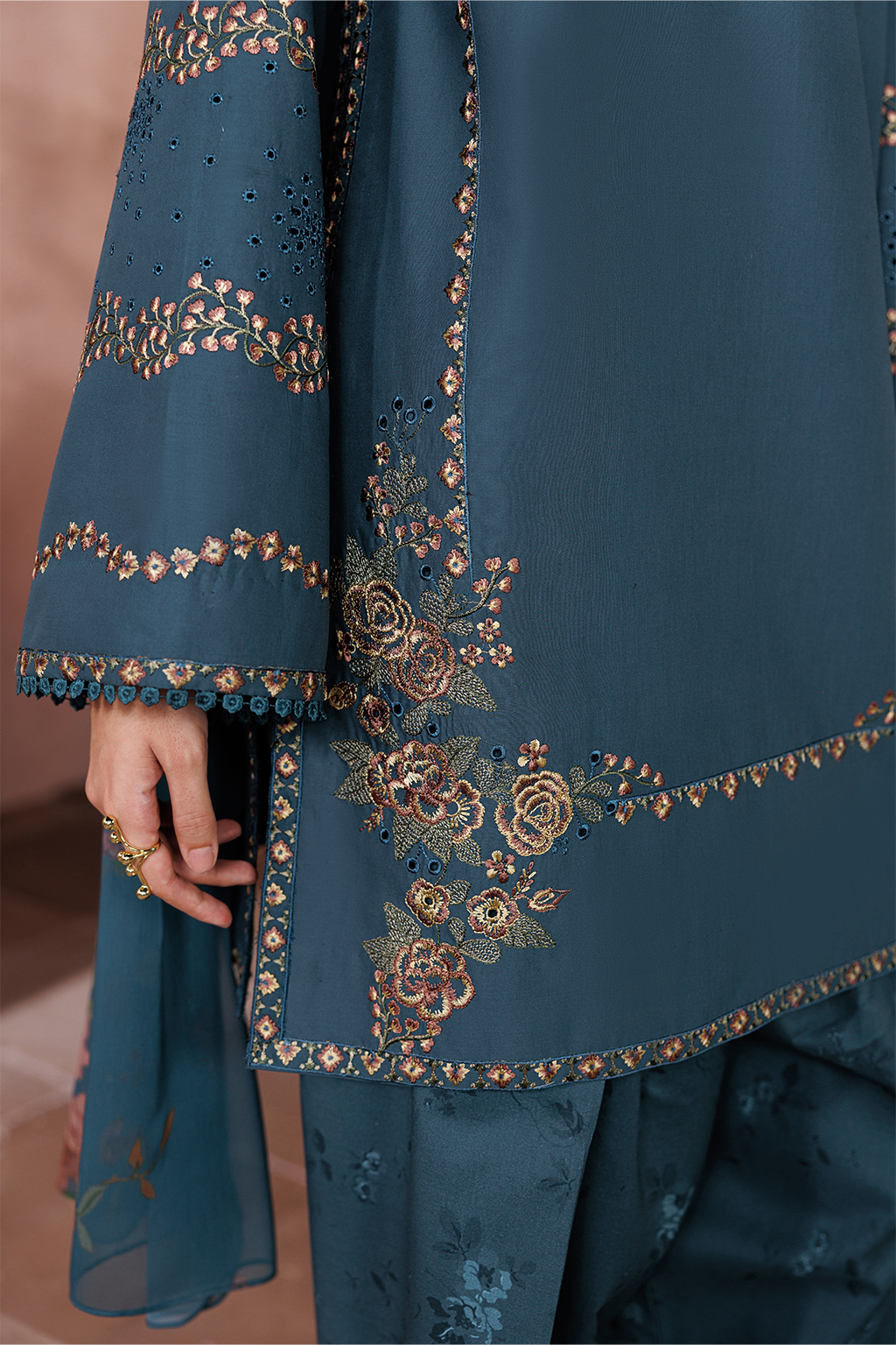 Iznik - Ue-701 Embroidered Lawn