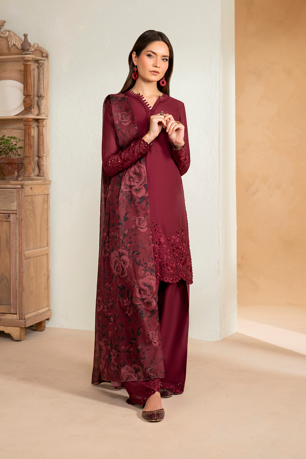 Iznik - Ue-484 Embroidered Lawn