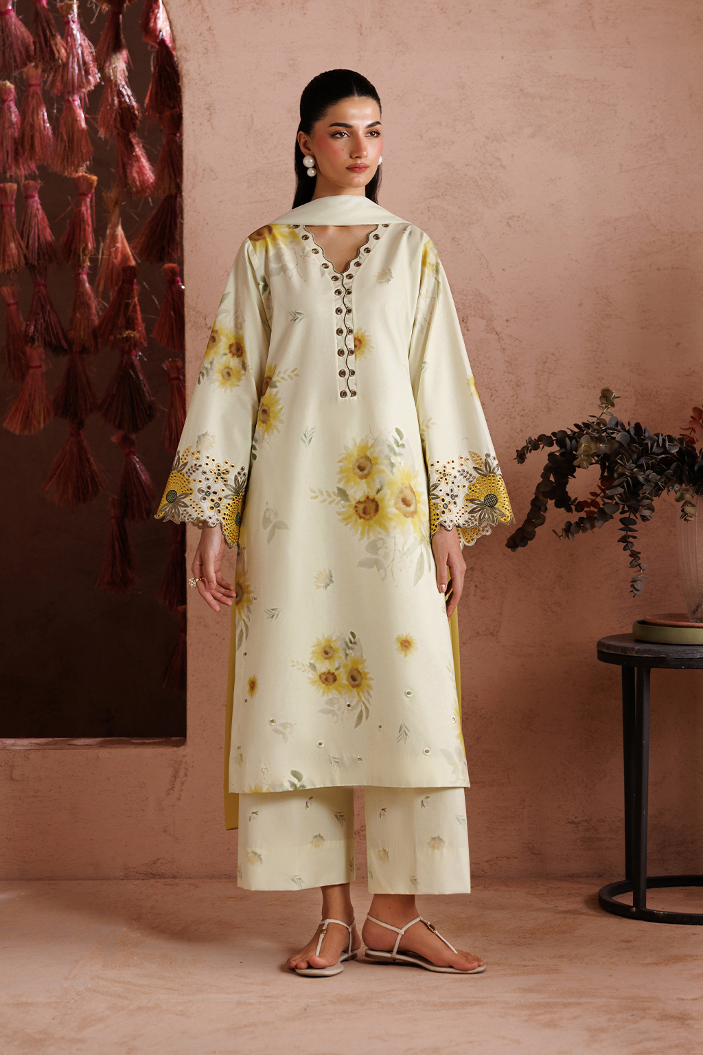 Iznik - Ue-711 Embroidered Lawn