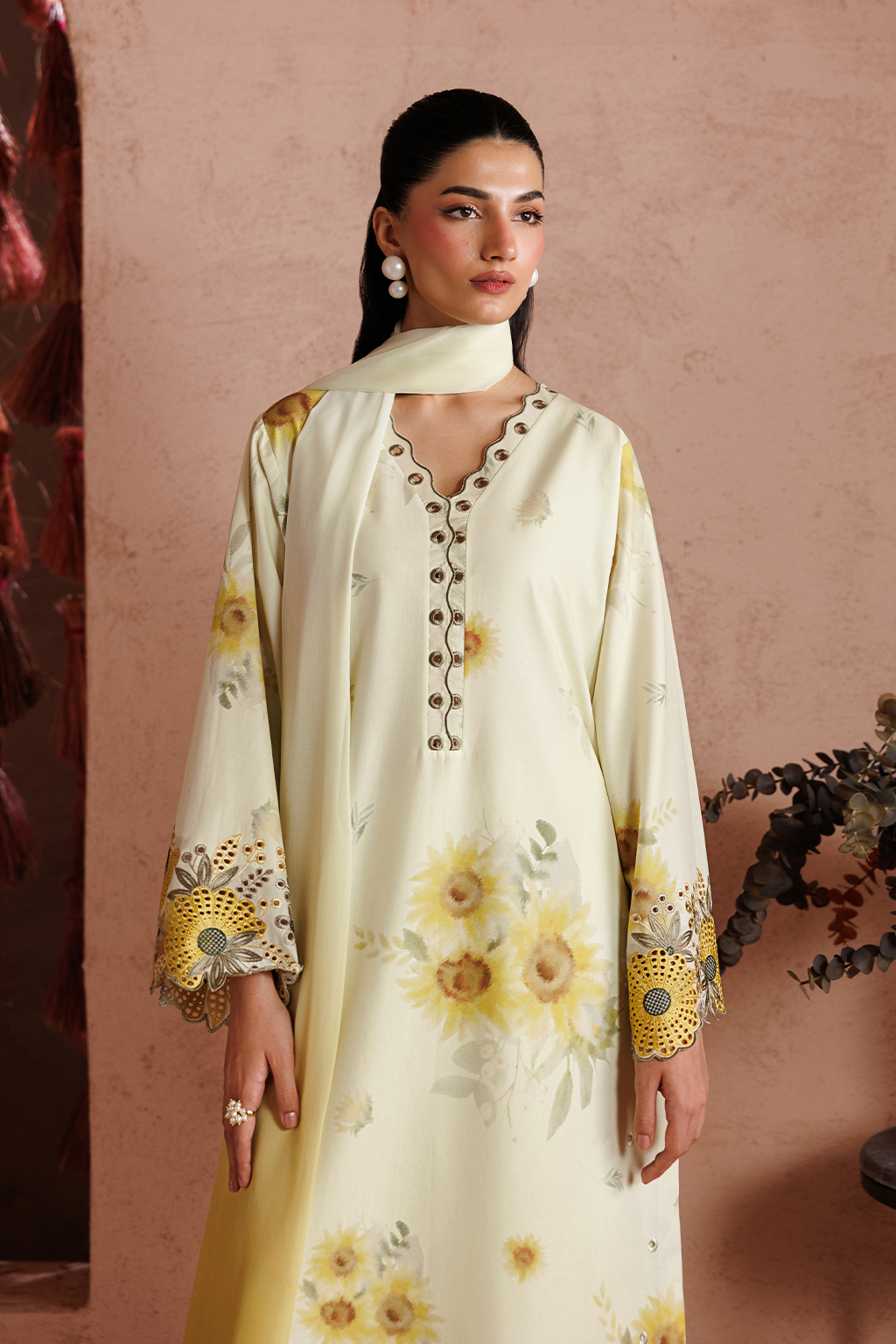 Iznik - Ue-711 Embroidered Lawn