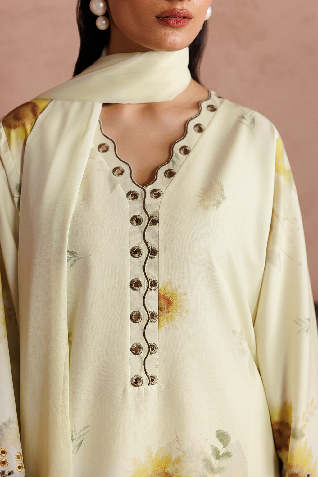 Iznik - Ue-711 Embroidered Lawn