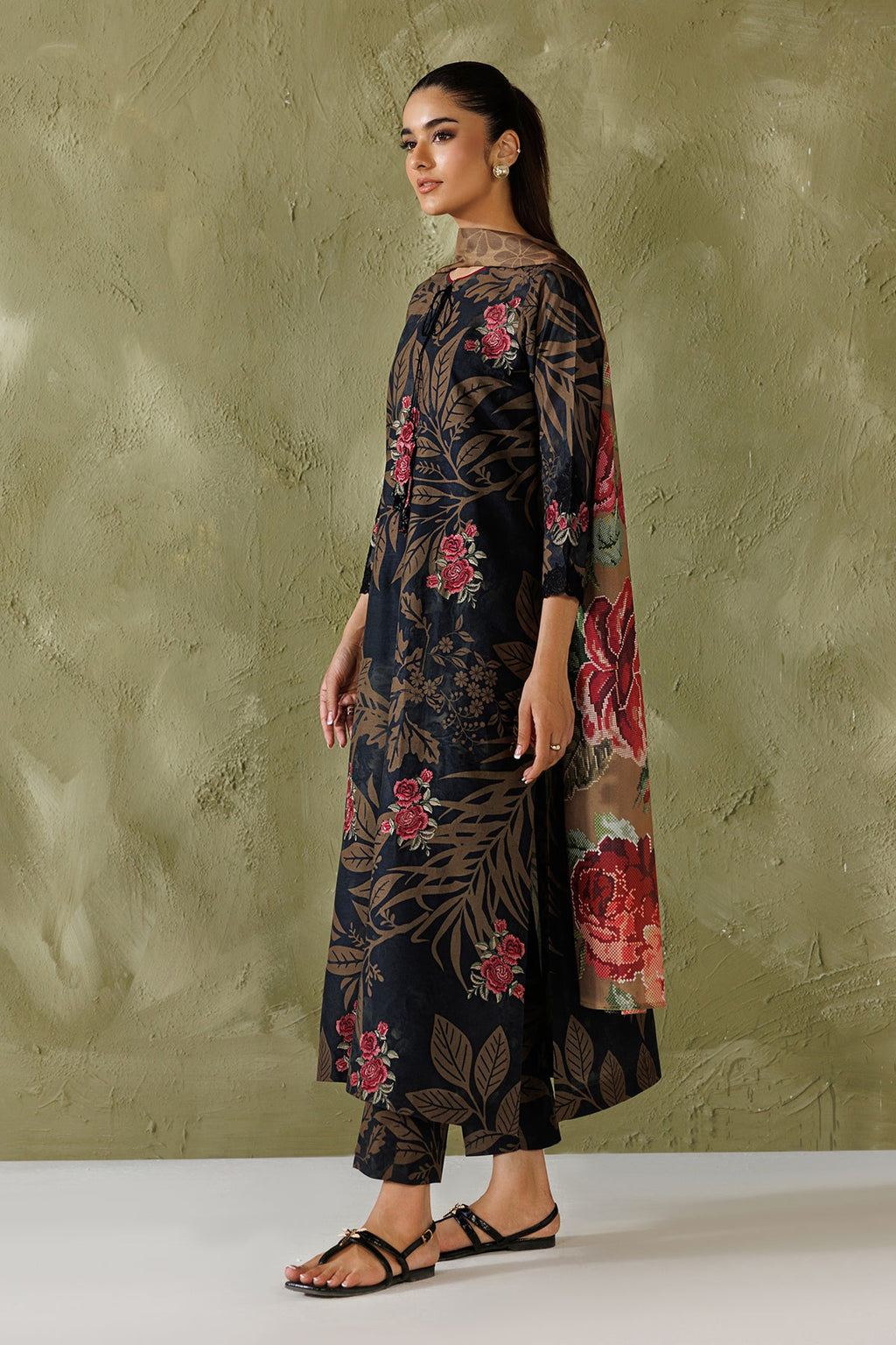 Baroque - Embroidered Lawn UF-4506