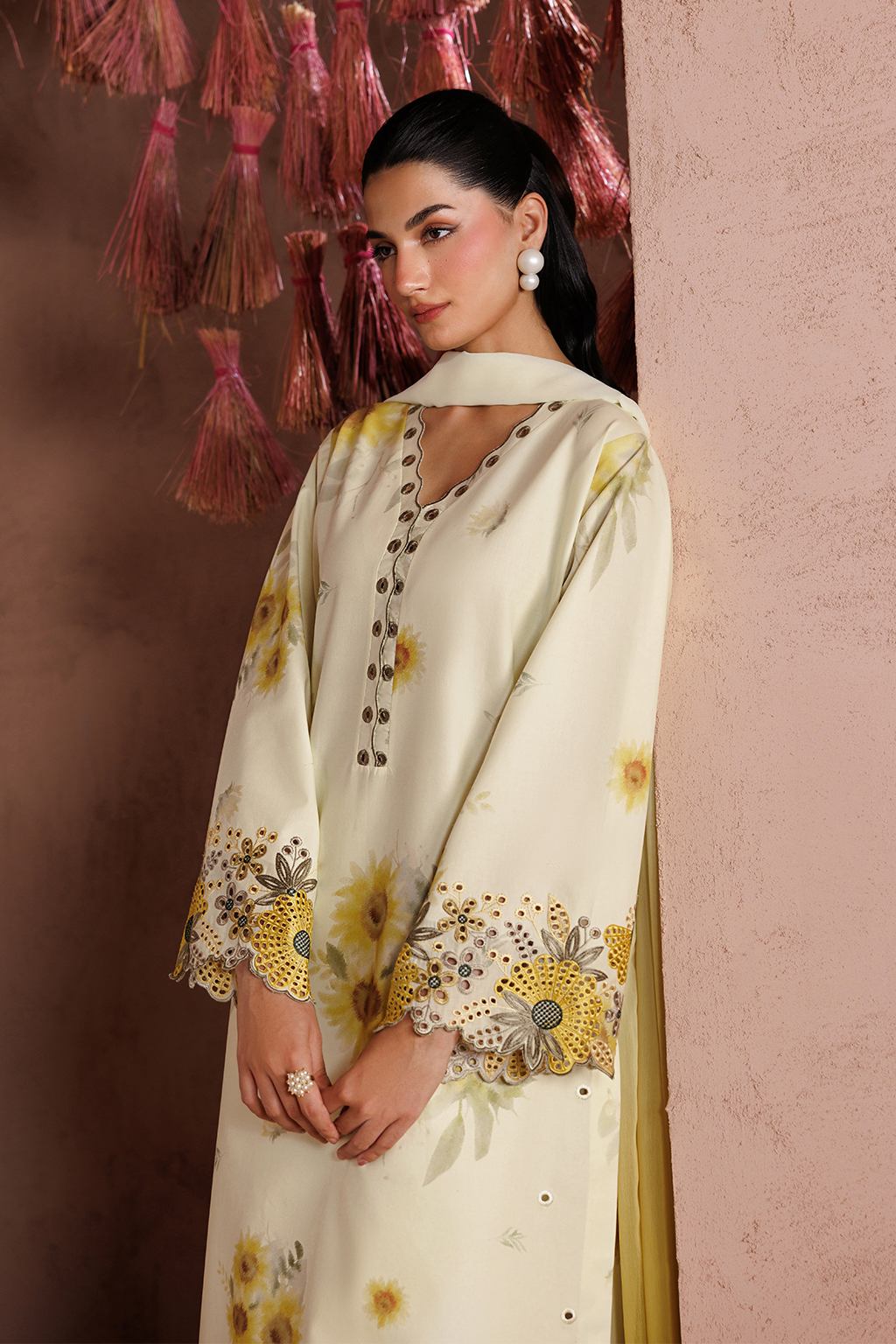 Iznik - Ue-711 Embroidered Lawn