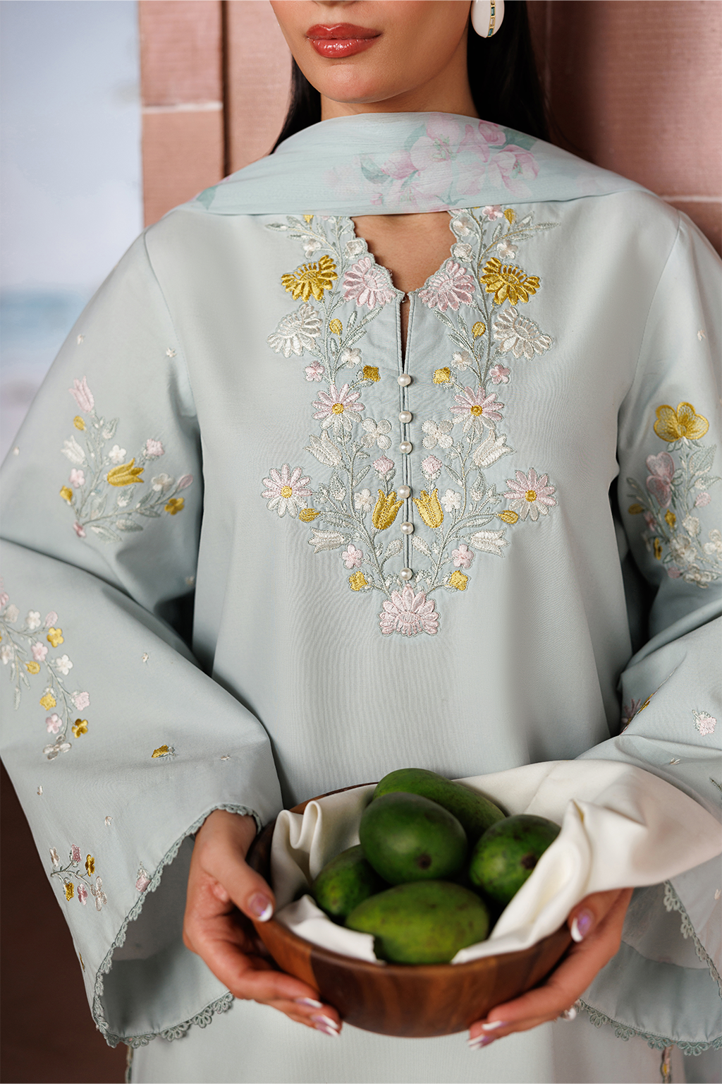 Iznik - Ue-696 Embroidered Lawn