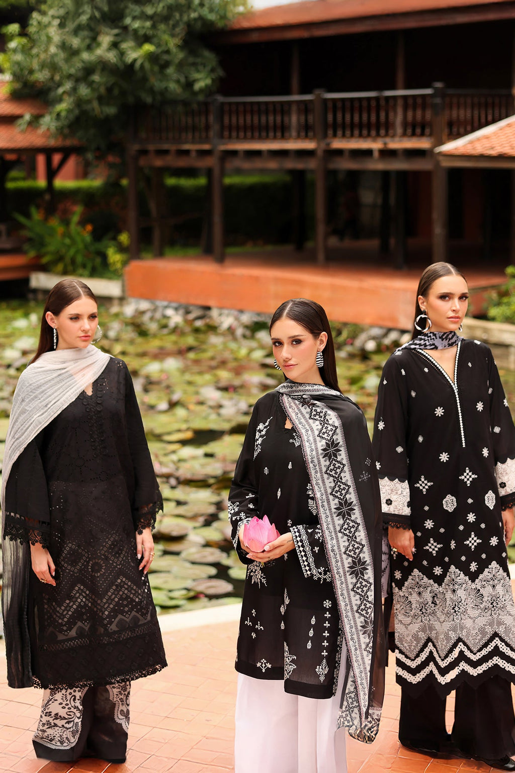 Baroque - Embroidered Lawn UF-4194