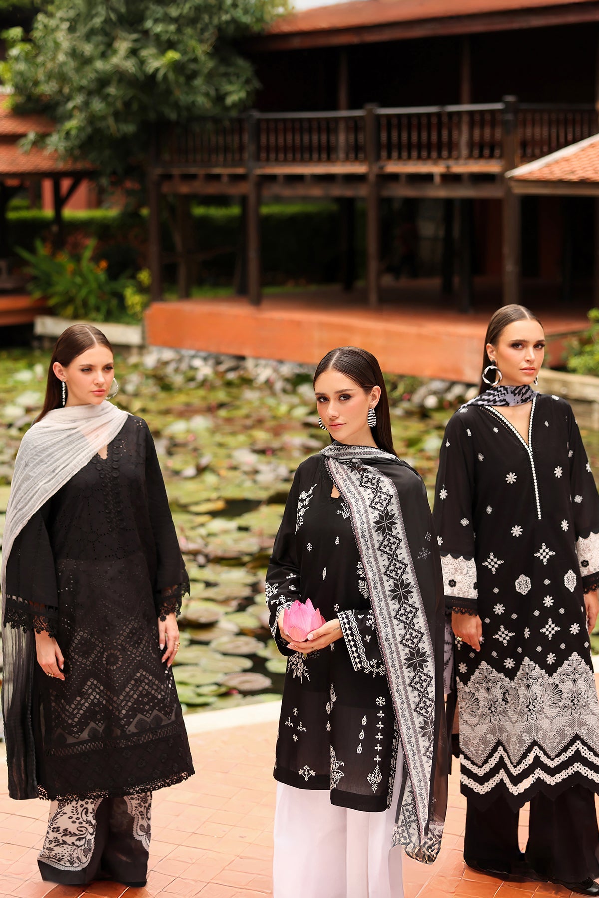 Baroque - Embroidered Lawn UF-4194