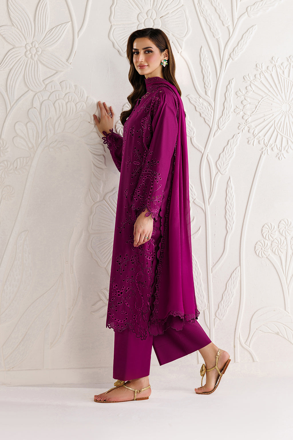 Iznik - Ue-678 Embroidered Lawn