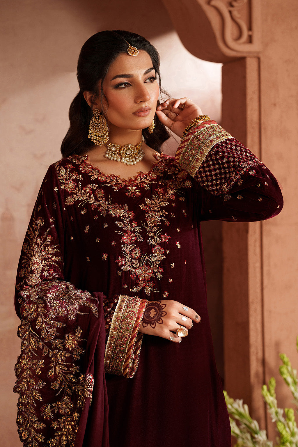 Iznik - Iv-55 Embroidered Velvet