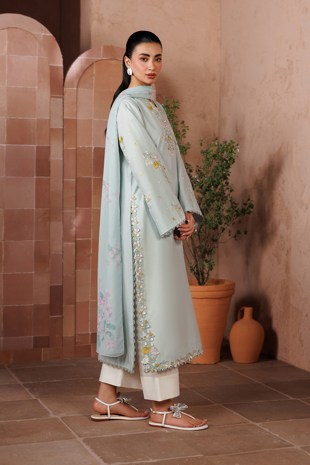 Iznik - Ue-696 Embroidered Lawn