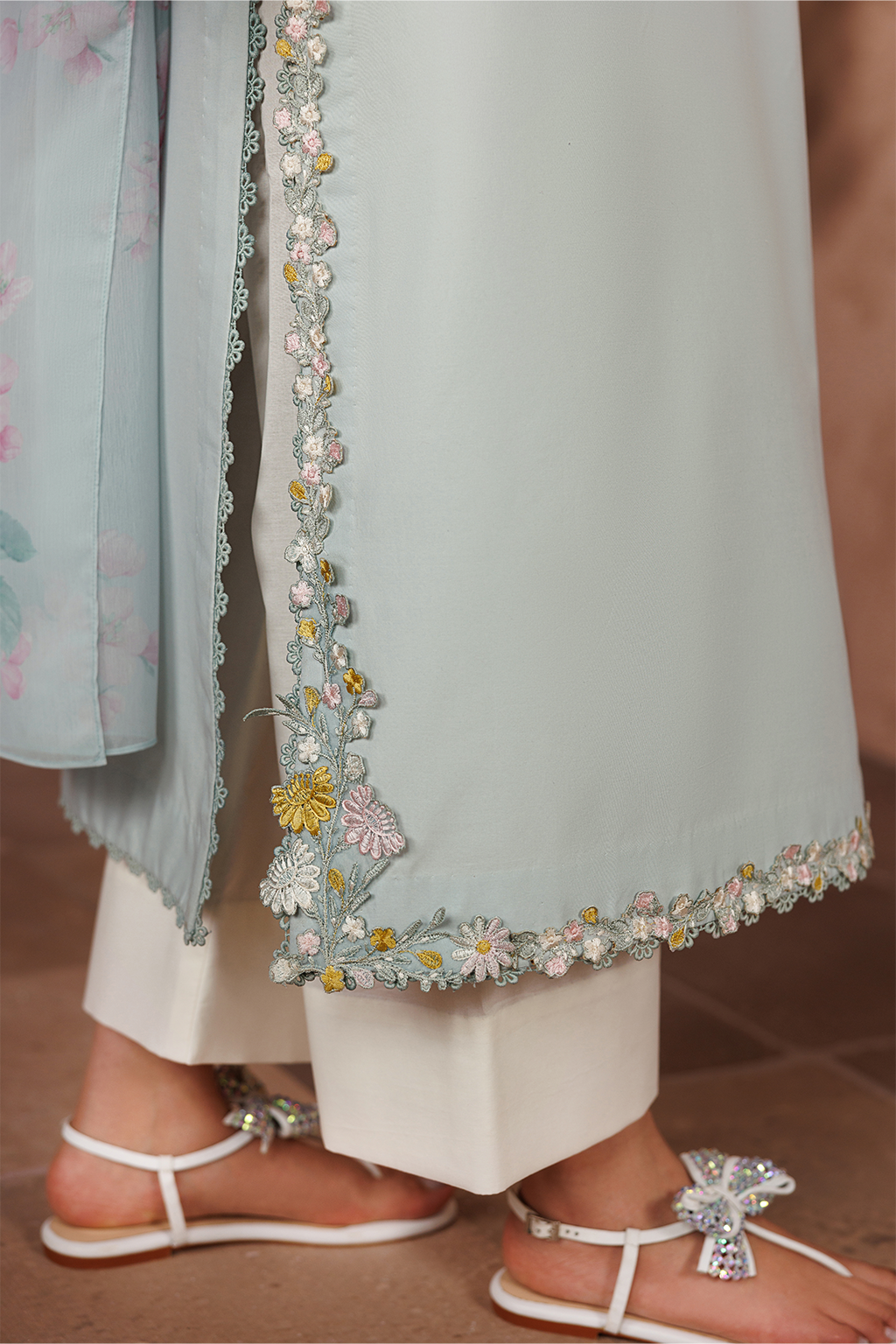 Iznik - Ue-696 Embroidered Lawn