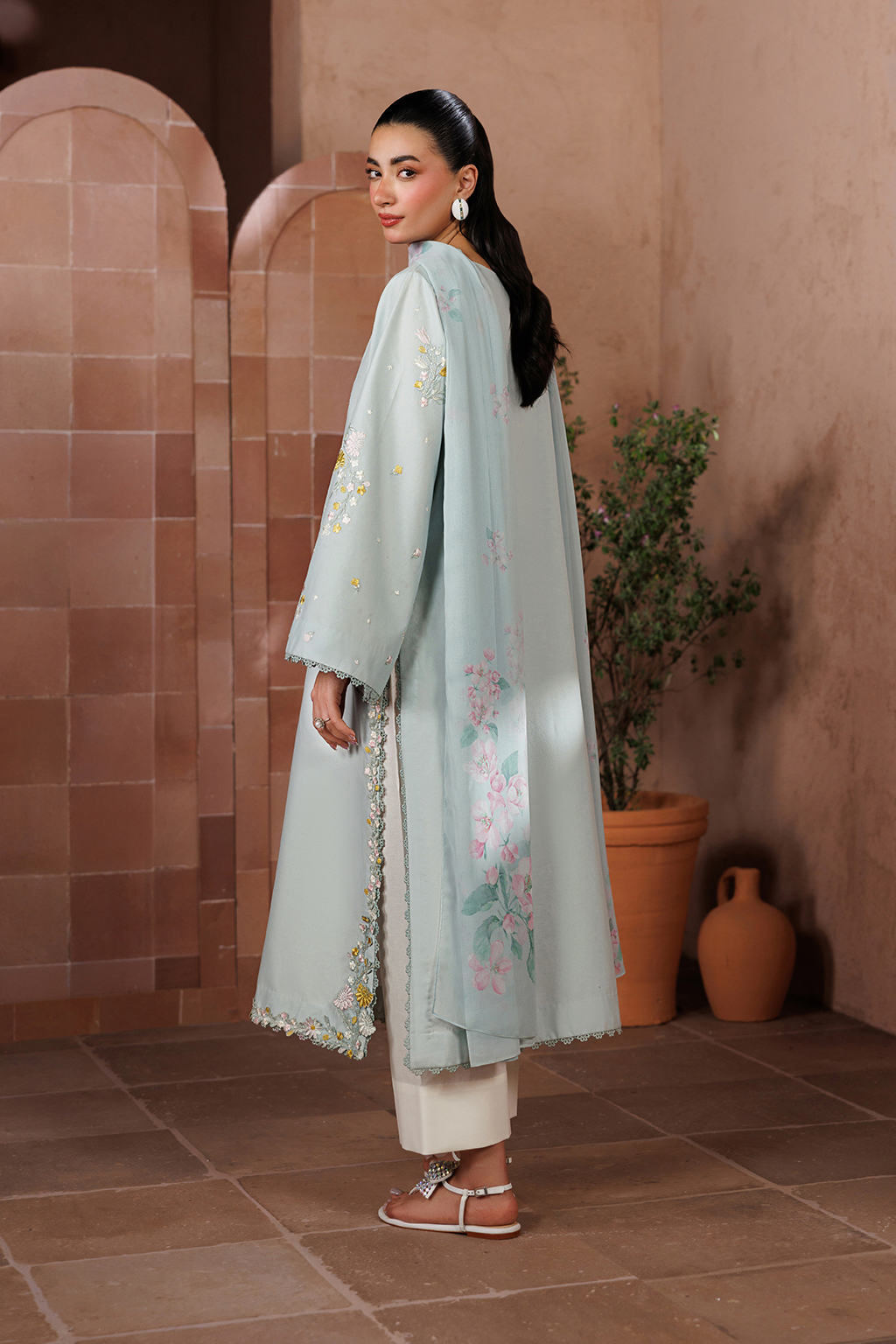 Iznik - Ue-696 Embroidered Lawn