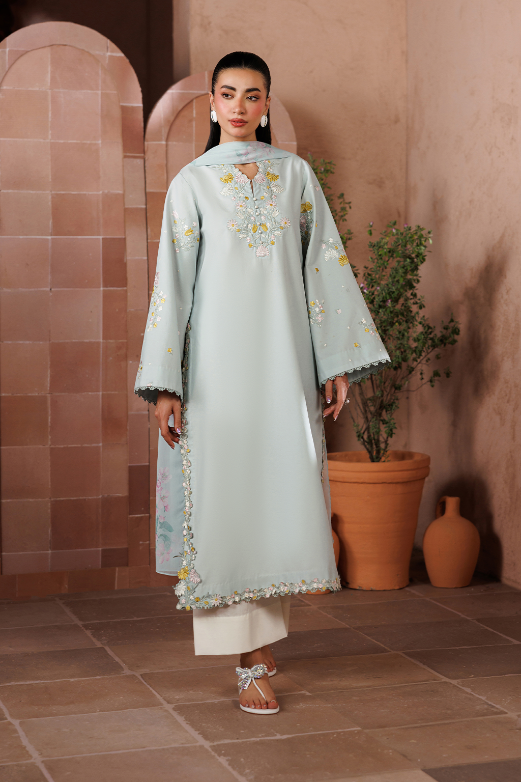 Iznik - Ue-696 Embroidered Lawn