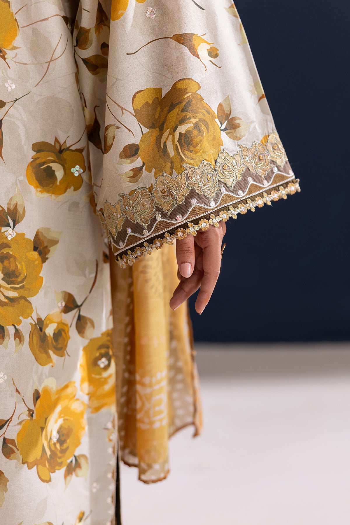 Baroque - Embroidered Lawn UF-4462