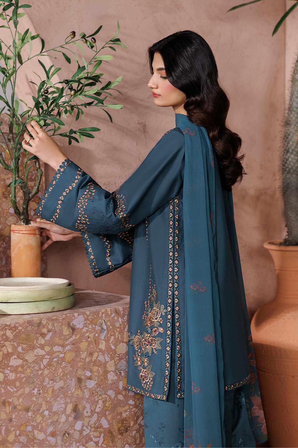 Iznik - Ue-701 Embroidered Lawn