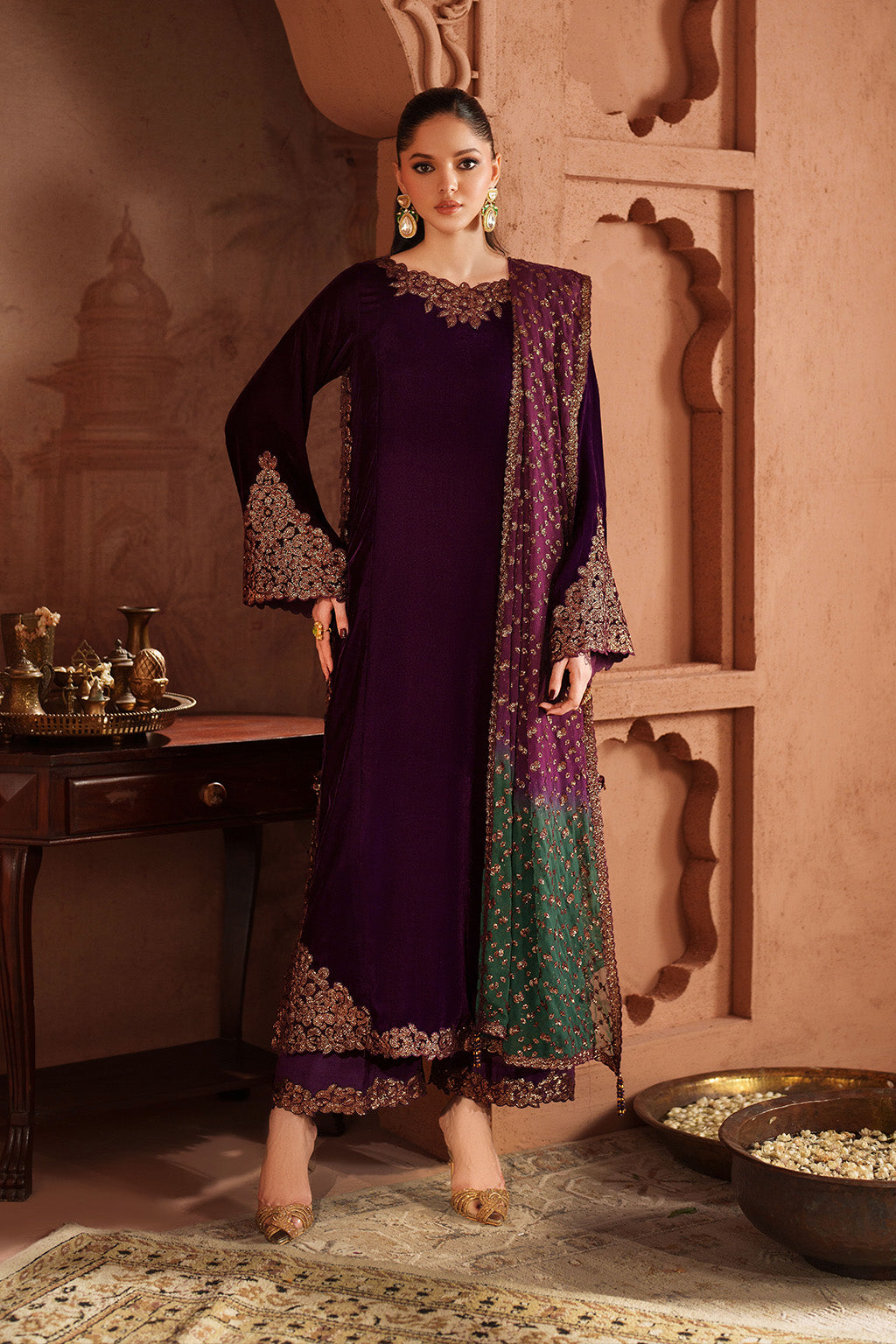 Iznik - Iv-57 Embroidered Velvet